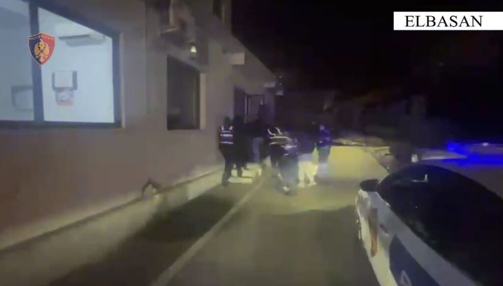 Pë rplasi me automjet njëgrua që humbi jetën në spital, arr estohet autori në Elbasan