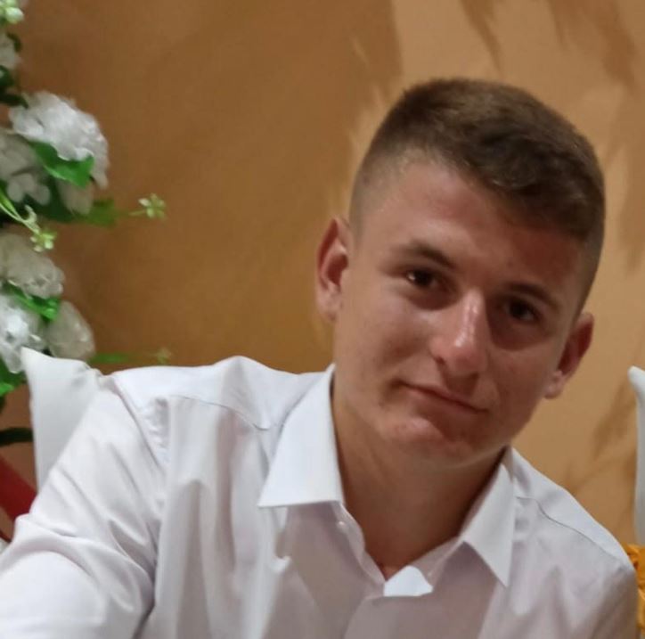 Detaje/ Mbeti i pIagosur gjatë shoqërimit të një personi, ky është efektivi 20-vjeçar Arsen Toska!