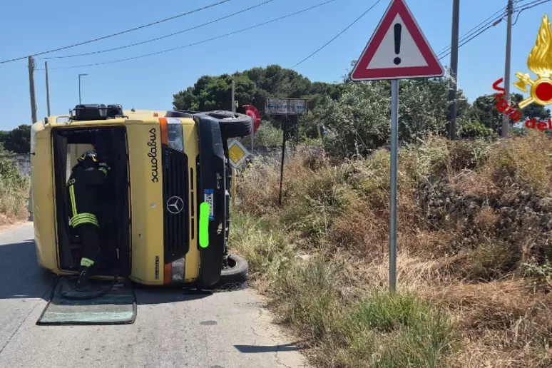 E rende! Autobusi me nxënës shkolle përpIaset me një makinë, tetë fëmijë të pIagosur, dy në gjendje të rëndë