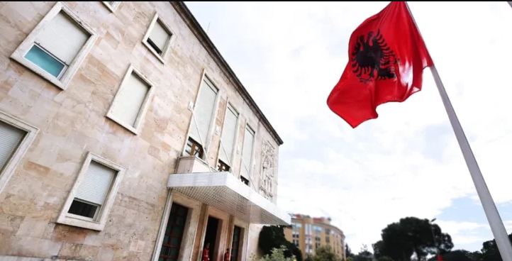 Qeveria jep lajmin e madh, rritje pagash për këto kategori