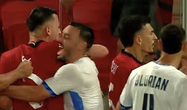PLAS “Air Albania”! Goli i Izraelit ndez sherrin në fushë, stadiumi shpërthen me thirrje “Palestinë! Palestinë!”