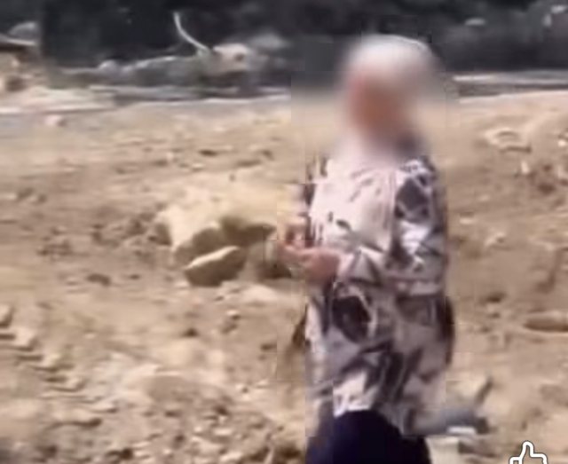 SH0KUESE! Banori filmon gruan teksa dyshohet se po i bënte magji në shtëpi (VIDEO)
